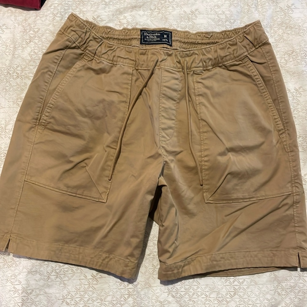Abercrombie and fitch men’s shorts, khaki, medium